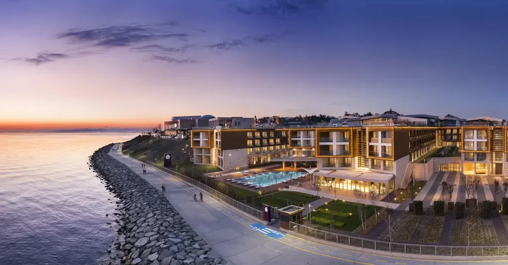 The best resorts in Istanbul, Crown Plaza